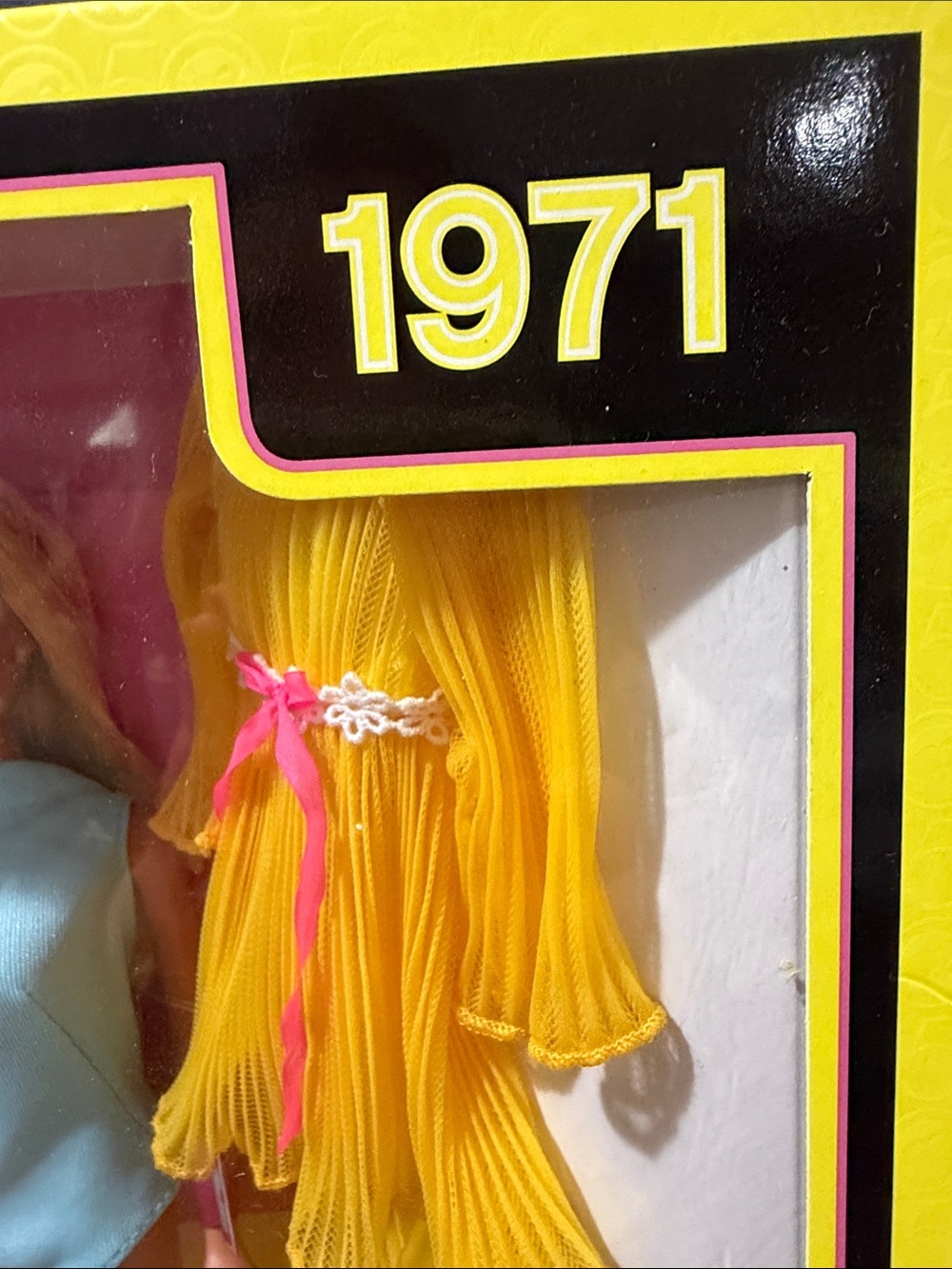 Barbie Malibu Doll 1971 with Light Blue Swimsuit and Bright Yellow Outfit - Picture 3 of 6